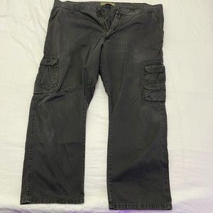 Wrangler Men’s Dark Grey Cargo Pants Sized 42 x 30